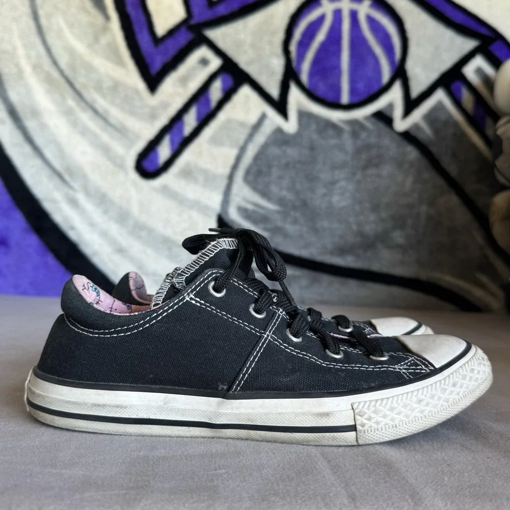Size 4 - Converse Hello Kitty Chuck Taylor All Star Madison Ox Low Top Junior